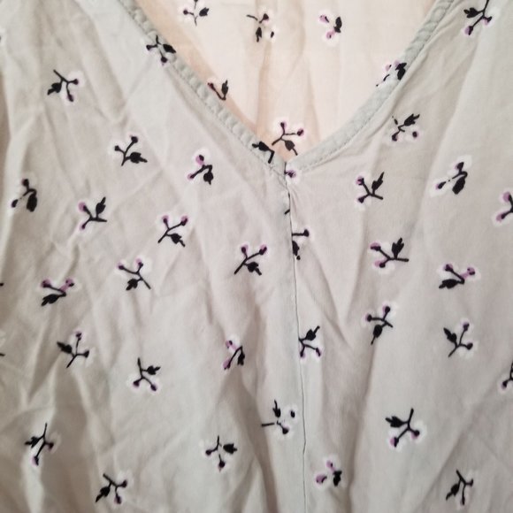 Sim and Sam Large Floral and V-neck crop top tie bottom - Picture 3 of 4